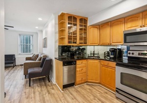 Dwntwn Condo Walk to AmericMart/Aquarium, sleep 3