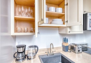 Elegant Back Bay Studio, steps from Newbury & T, by Blueground