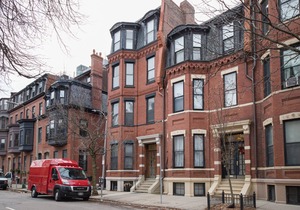 Elegant Back Bay Studio, steps from Newbury & T, by Blueground