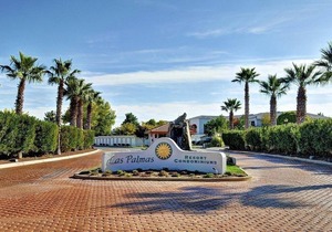 Extra large one bedroom with access to the Las palmas Resort pools.