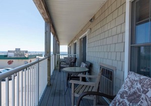 Fabulous beachfront 2 Bedroom Condo in the middle of the action