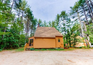 Family-friendly retreat w/furnished deck, gas grill, washer/dryer & shared pool