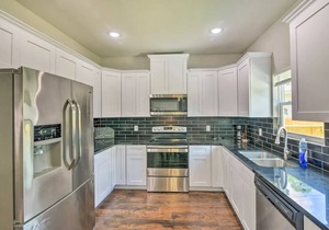 Family-Friendly Texas City Home ~ 15 Min to Kemah Boardwalk!