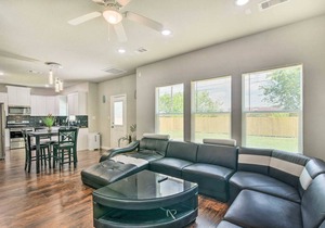 Family-Friendly Texas City Home ~ 15 Min to Kemah Boardwalk!