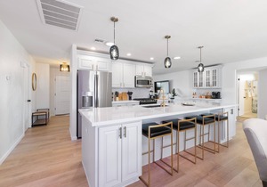 Fully Renovated Home! Heated Pool Hot Tub 5 Min To Old Town