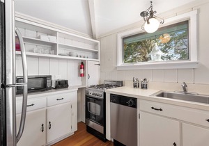 Fun and Chic Southampton Waterfront Cottage