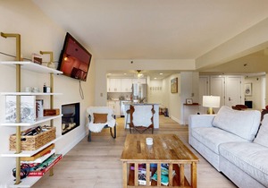 Gorgeous mtn-view condo next to Killington Resort - pool, hot tub & ski shuttle