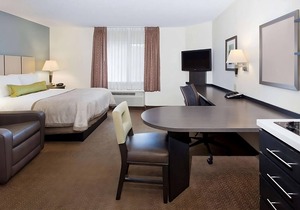 Great Relaxing Overnight Stay! Spacious unit. Minutes away to Billy Bob's Texas