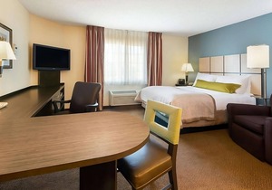 Great Relaxing Overnight Stay! Spacious unit. Minutes away to Billy Bob's Texas