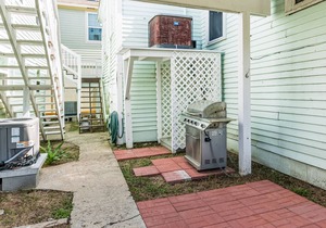 Ground-Floor Duplex w/Free WiFi, Private W/D, Shared Grill - 1 Block from Beach