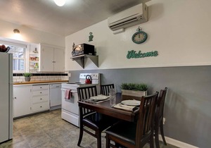 Historic Drake Cottage - Walk to Downtown Bend - Drake Park Across the Street - Perfect for Couples