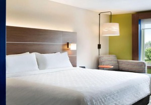 Holiday Inn Express Hotel & Suites Woodbridge, an IHG Hotel