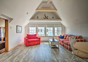 Inviting Beachfront Apt. in Hawk's Nest Beach