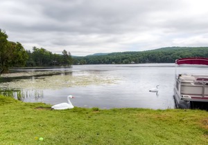 Kamp Koby - Lake Front camp on Lake Hortonia