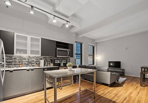 Lavish 2 Bedroom Condo - Best Central Location with Amenities Galore 612