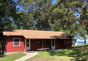 Lodge/ Bunk House with Access to LI Sound