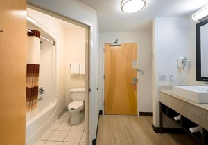 Look No Further! 2 Great Units, Close to Famous Dave's Bar-B-Que, Pets Allowed!