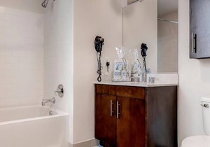 Luxury 1BR | Full Kitchen | Steps from PATH | by GLS