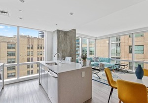 luxury 2 bedrooms with 2 bathroom in Fenway Boston
