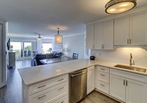 Luxury Private Oceanfront Condo w/Balcony, Free WiFi, & Shared Outdoor Pool