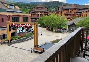 Luxury Studio Available Ski in -ski out Village Plaza & Spruce Peak View