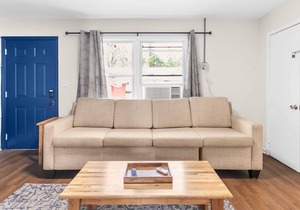 Midtown Apartment, Near Parks! The Bricks 3 Units!