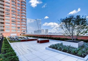 Modern 1 Bedroom Apartments with Manhattan views