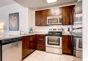 Modern 1BR | Full Kitchen | Free WiFi | Easy access to NYC