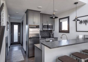 Modern and Stylish Condo Close to Downtown!