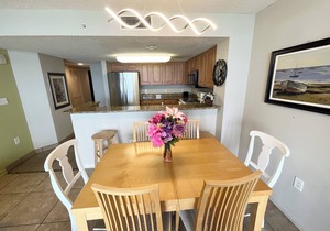 Newly Upgraded Direct Oceanfront 2-br Condo on Top Floor in Broadwalk, Downtown