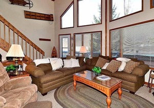 NF35-Spacious Family Retreat! Game Room! Hot Tub!