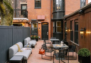 No. 284 powered by Sonder | King Room+