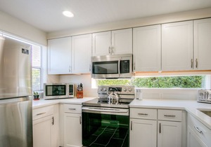 North Bend Escapes Moon River 4,5 - 2 Modern Townhomes on river, up to 12 guests