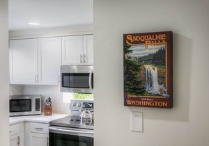 North Bend Escapes Moon River 4,5 - 2 Modern Townhomes on river, up to 12 guests
