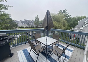 Ocean Park Meadows A/C, pickleball,pool,2 bed/2 bath/2 Flr condo-close to beach.