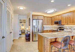 Oceanfront condo w/free WiFi, balcony, shared pool & tennis court, & private W/D