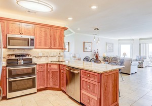 Oceanfront condo w/free WiFi, balcony, shared pool & tennis court, & private W/D