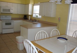 ONLY In-Town Neighborhood w/Restaurant, Bar, Pool/Hot Tub, Beach & Cart Access