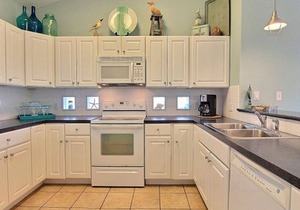 ONLY In-Town Neighborhood w/Restaurant, Bar, Pool/Hot Tub, Beach & Cart Access