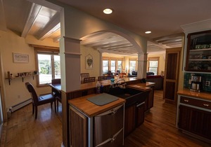 Peaks Island Maine Seaside Cottage: hot tub/roof decks/4 season