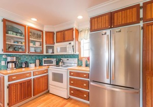 Peaks Island Maine Seaside Cottage: hot tub/roof decks/4 season