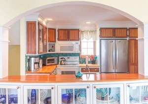 Peaks Island Maine Seaside Cottage: hot tub/roof decks/4 season