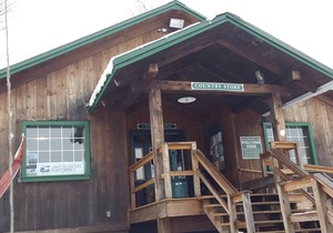 Perfect family getaway spot! Free standing private 4 BR home on Jiminy Peak.