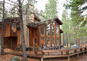 Perfectly Located Home Sleeps 8. Close to pools, golf, biking. Family friendly!