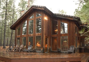 Perfectly Located Home Sleeps 8. Close to pools, golf, biking. Family friendly!