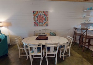 Pet Friendly, Located in Town, Close to beach, Shared Pool, Golf Cart Access