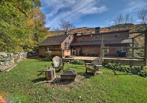 Picture-Perfect Vermont Mtn Cabin with Hot Tub!