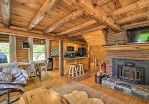 Picture-Perfect Vermont Mtn Cabin with Hot Tub!
