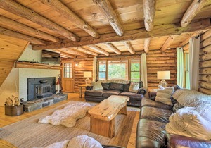 Picture-Perfect Vermont Mtn Cabin w/ Hot Tub!
