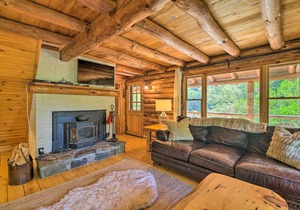 Picture-Perfect Vermont Mtn Cabin w/ Hot Tub!